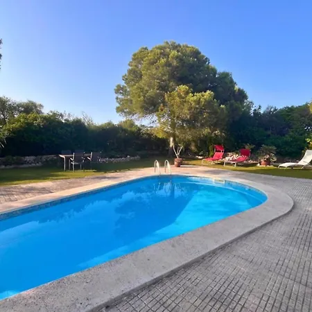 Alpesi faház Familiar Con Piscina En Binixica Binibeca