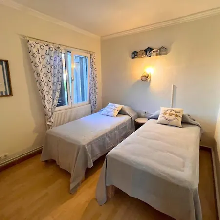 Familiar Con Piscina En Binixica * بينيبيكا