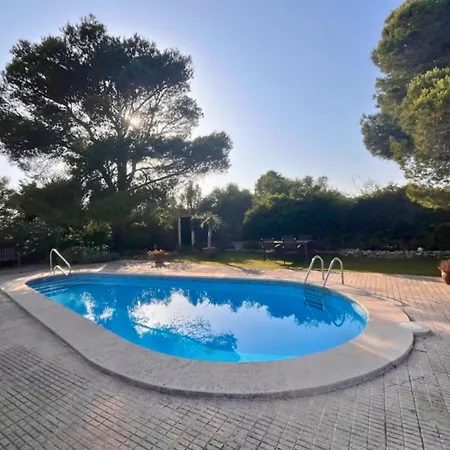 Chalet Familiar Con Piscina En Binixica