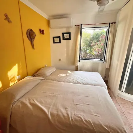Familiar Con Piscina En Binixica Alpesi faház