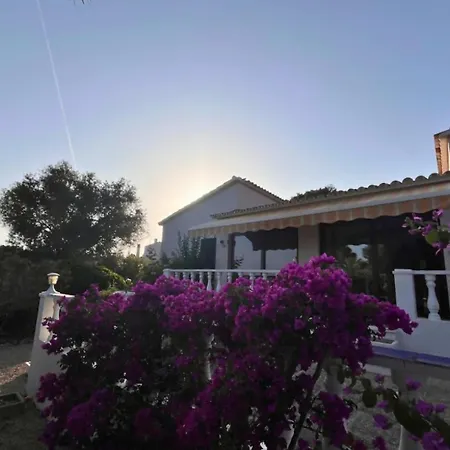 Familiar Con Piscina En Binixica بينيبيكا