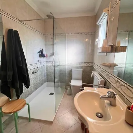 Familiar Con Piscina En Binixica * بينيبيكا